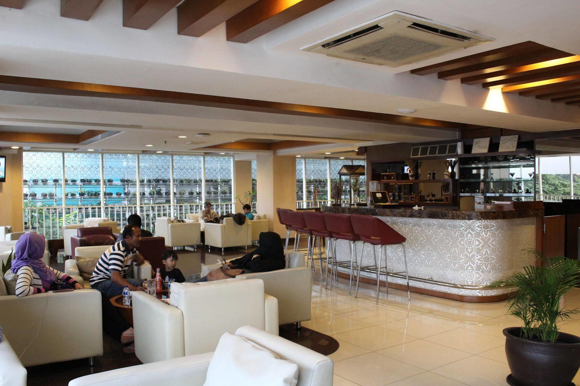 Anggrek Shopping Hotel Bandung Exterior photo