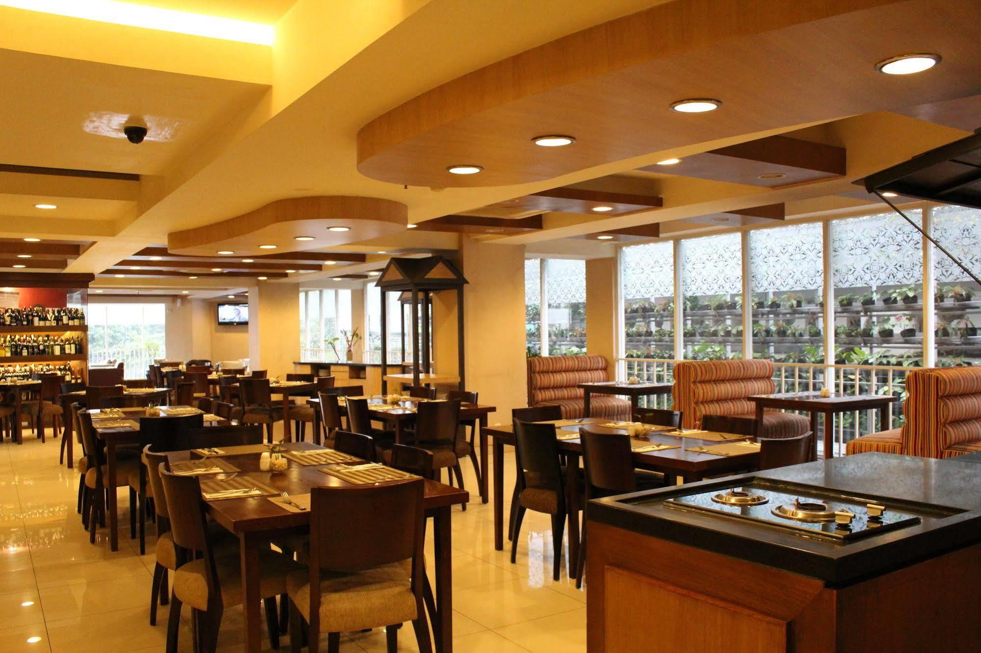 Anggrek Shopping Hotel Bandung Exterior photo