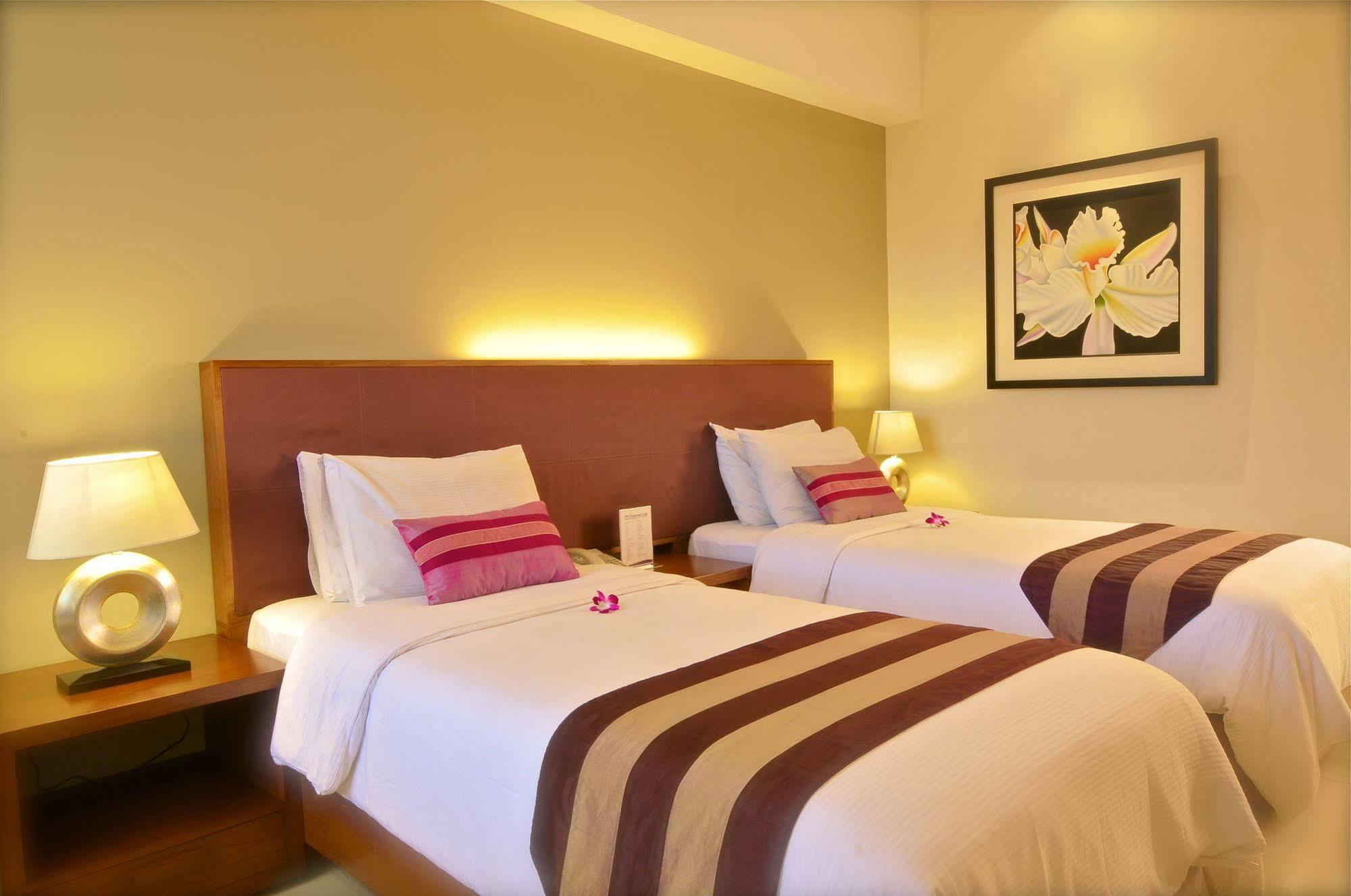 Anggrek Shopping Hotel Bandung Exterior photo